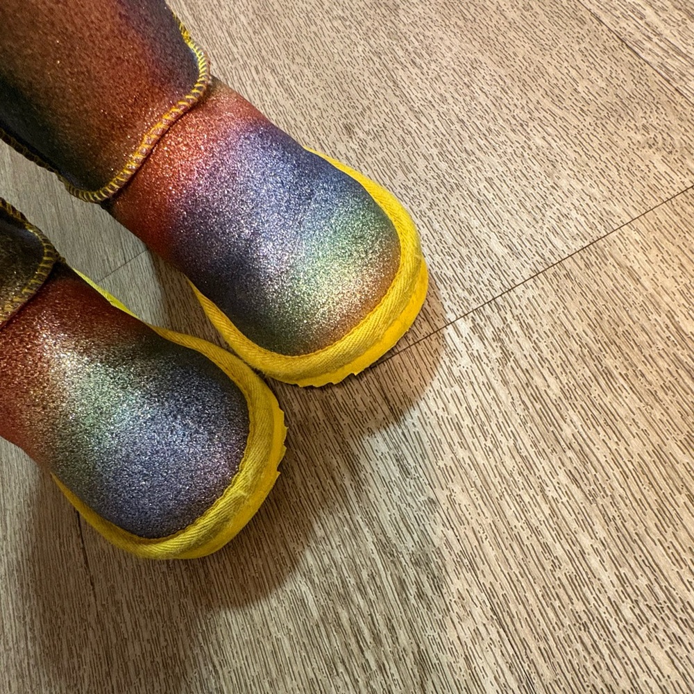 UGG KIDS CLASSIC II RAINBOW GLITTER BOOTS SIZE 10 - Picture 5 of 9